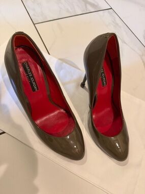 Charles Jourdan Taupe Patent Leather Pumps with Red Insole